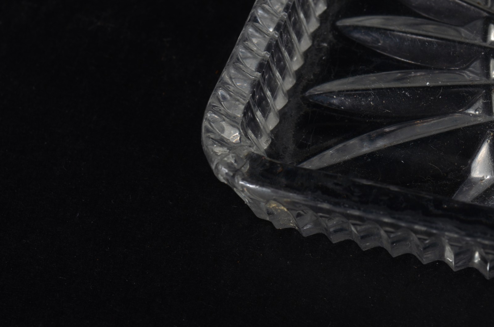 Oito peças diversas de cristal/vidro, sendo: Prato para sobremesa de... - foto 3 de 11