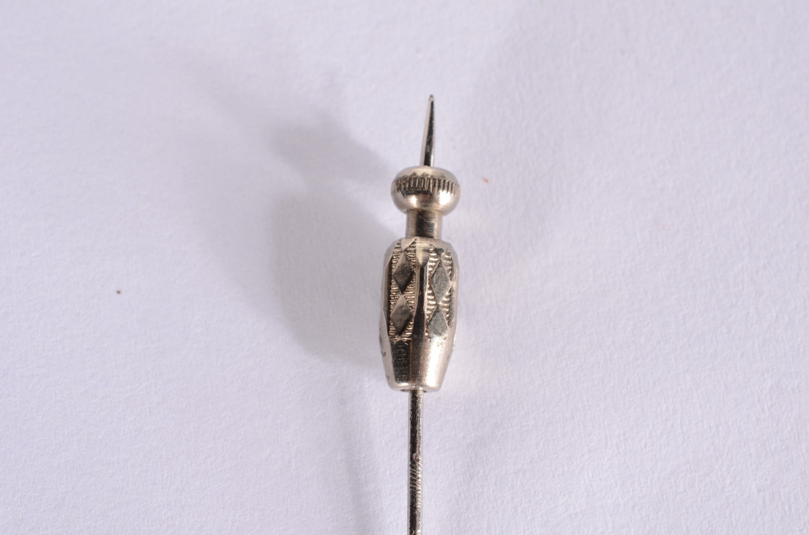 Alfinete de platina com uma perola. (Por motivos de segurança a peça... - foto 4 de 6