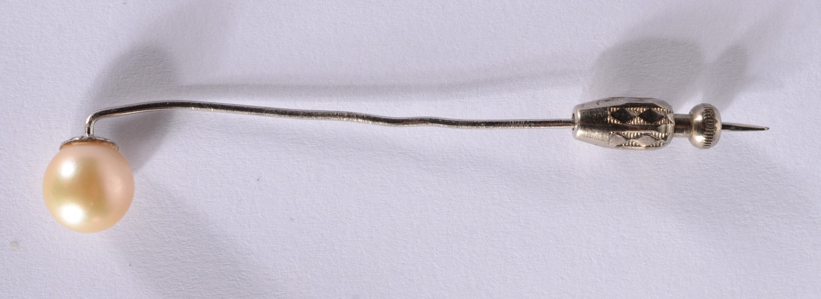 Alfinete de platina com uma perola. (Por motivos de segurança a peça... - foto 5 de 6