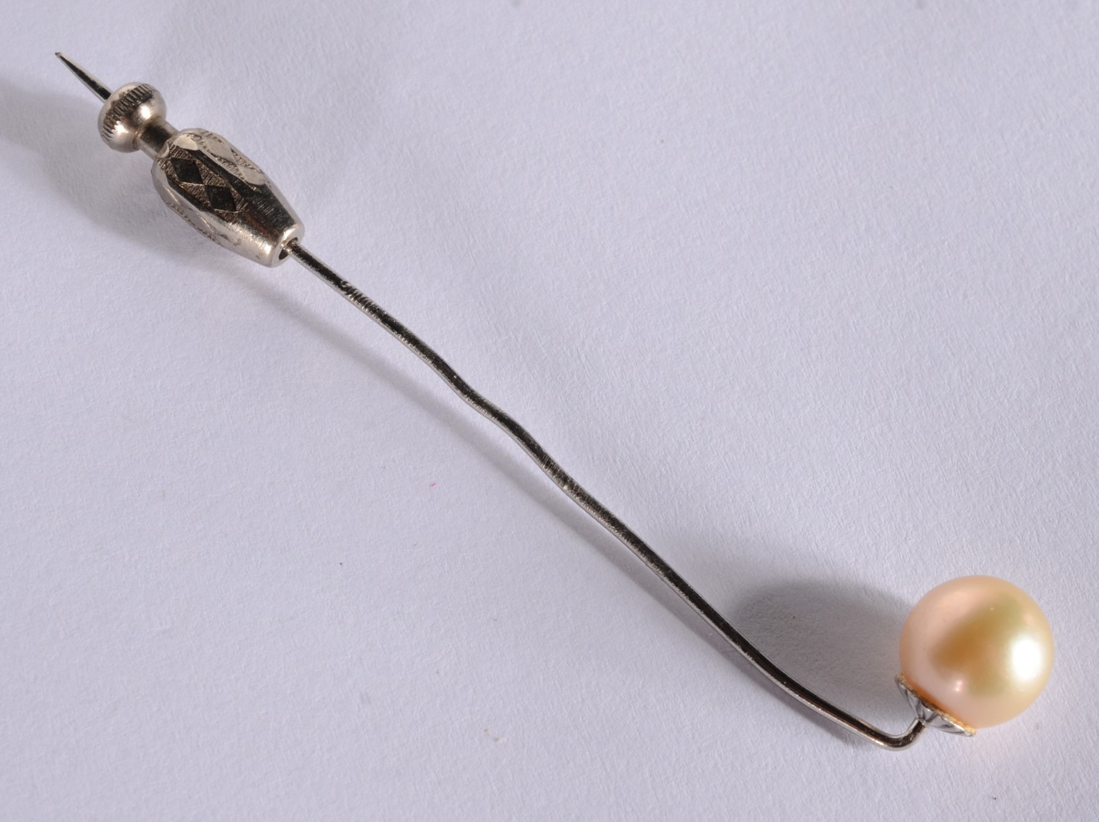 Alfinete de platina com uma perola. (Por motivos de segurança a peça... - foto 6 de 6