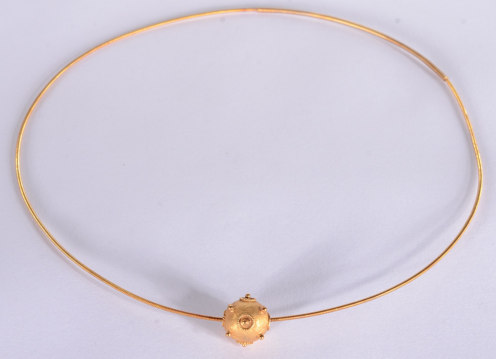 Gargantilha com pendente de ouro 18 k. (Por motivos de segurança a... - foto 1 de 4