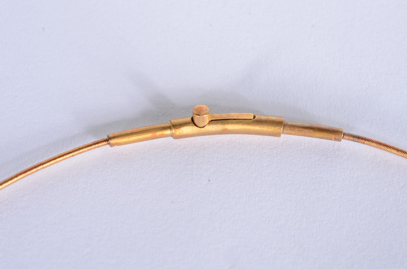 Gargantilha de ouro 18 k., com brilhantes. (Por motivos de segurança... - foto 2 de 5