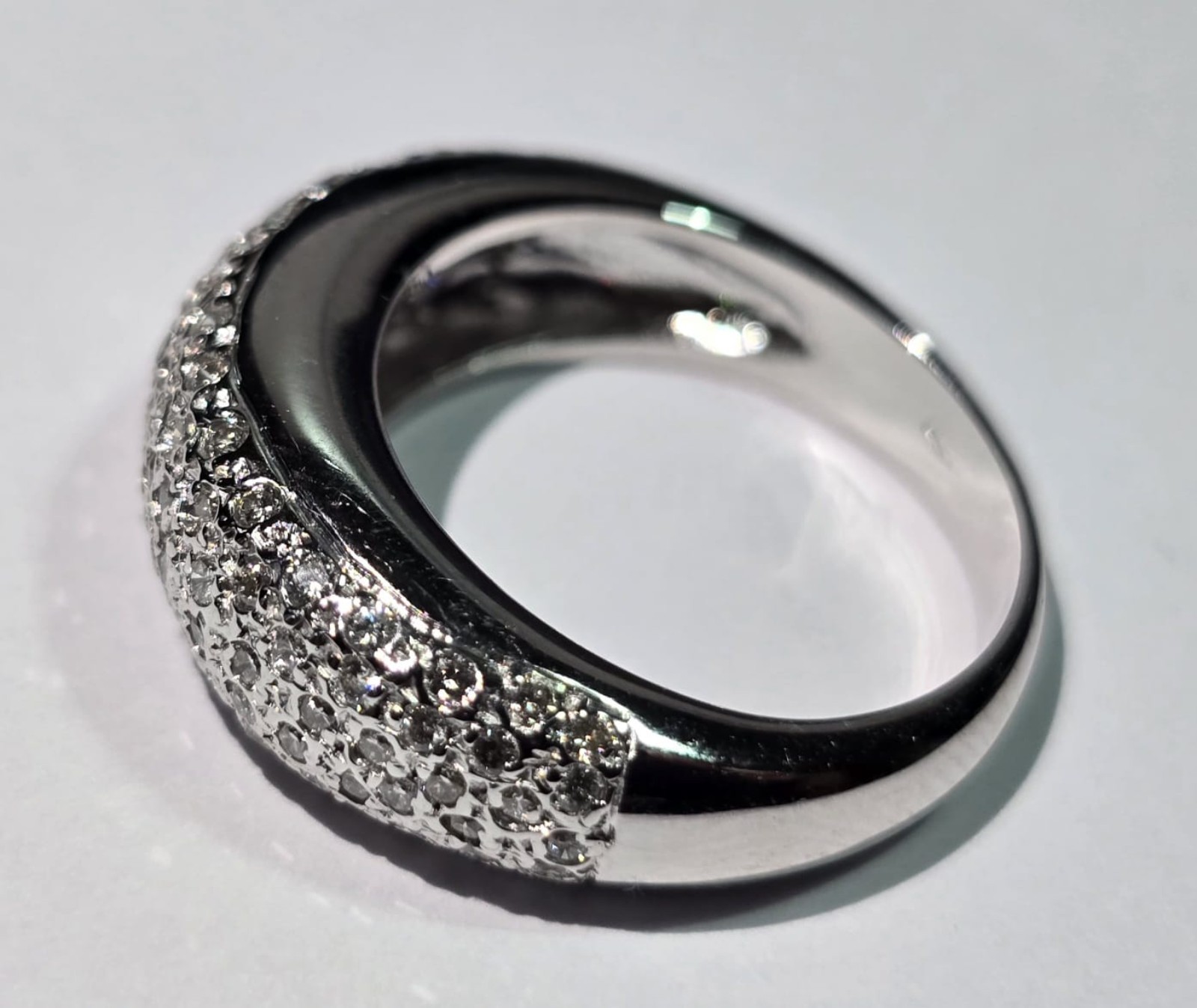 Anel feitio coração de ouro branco 18 k., com diamantes de... - foto 4 de 5