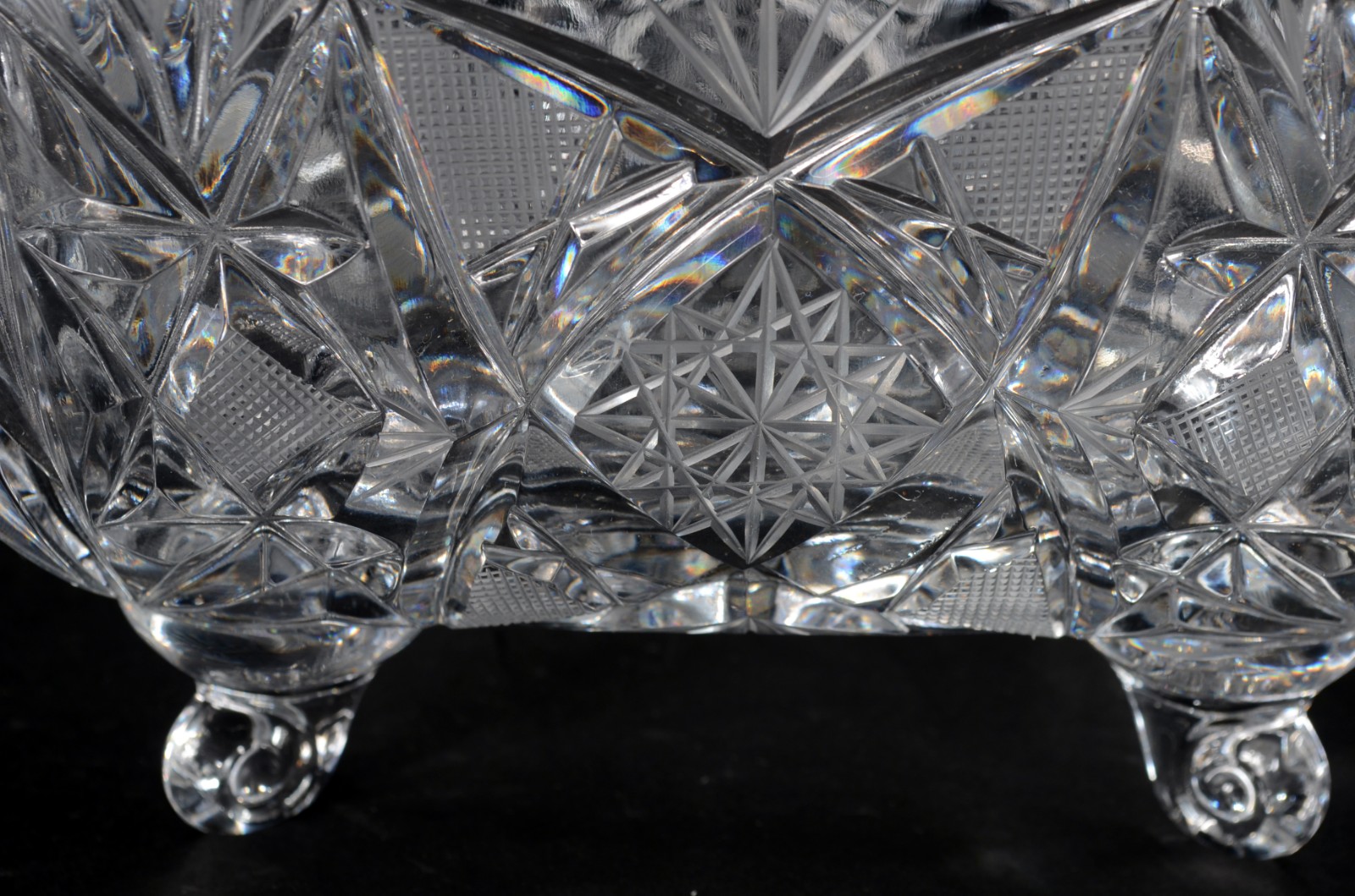 Duas fruteiras de cristal europeu lapidado. Uma delas com bicado. - foto 7 de 11