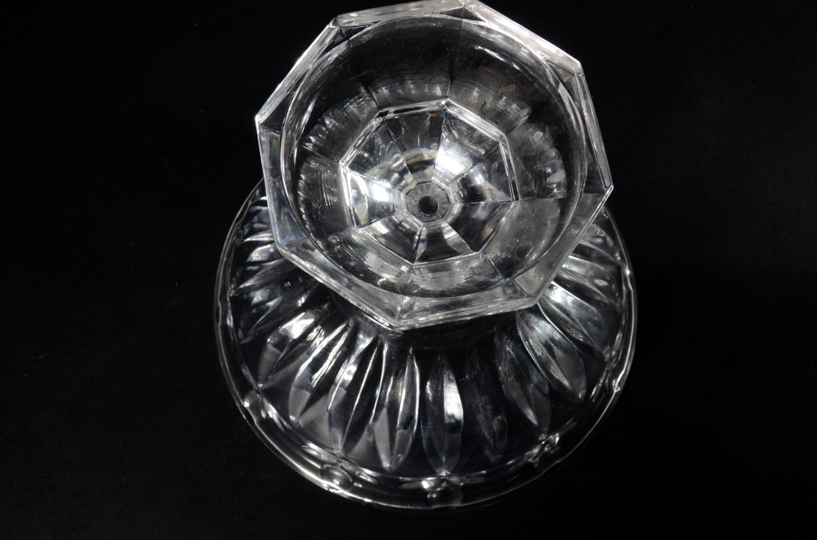 Duas fruteiras de cristal europeu lapidado. Uma delas com bicado. - foto 11 de 11