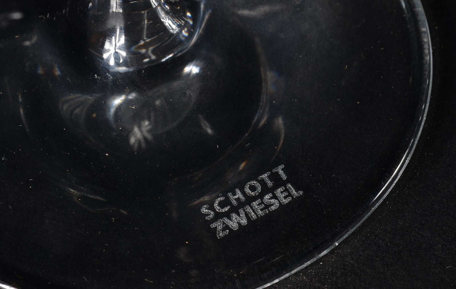 Treze taças de cristal para vinho em diversos tamanhos. - foto 3 de 4