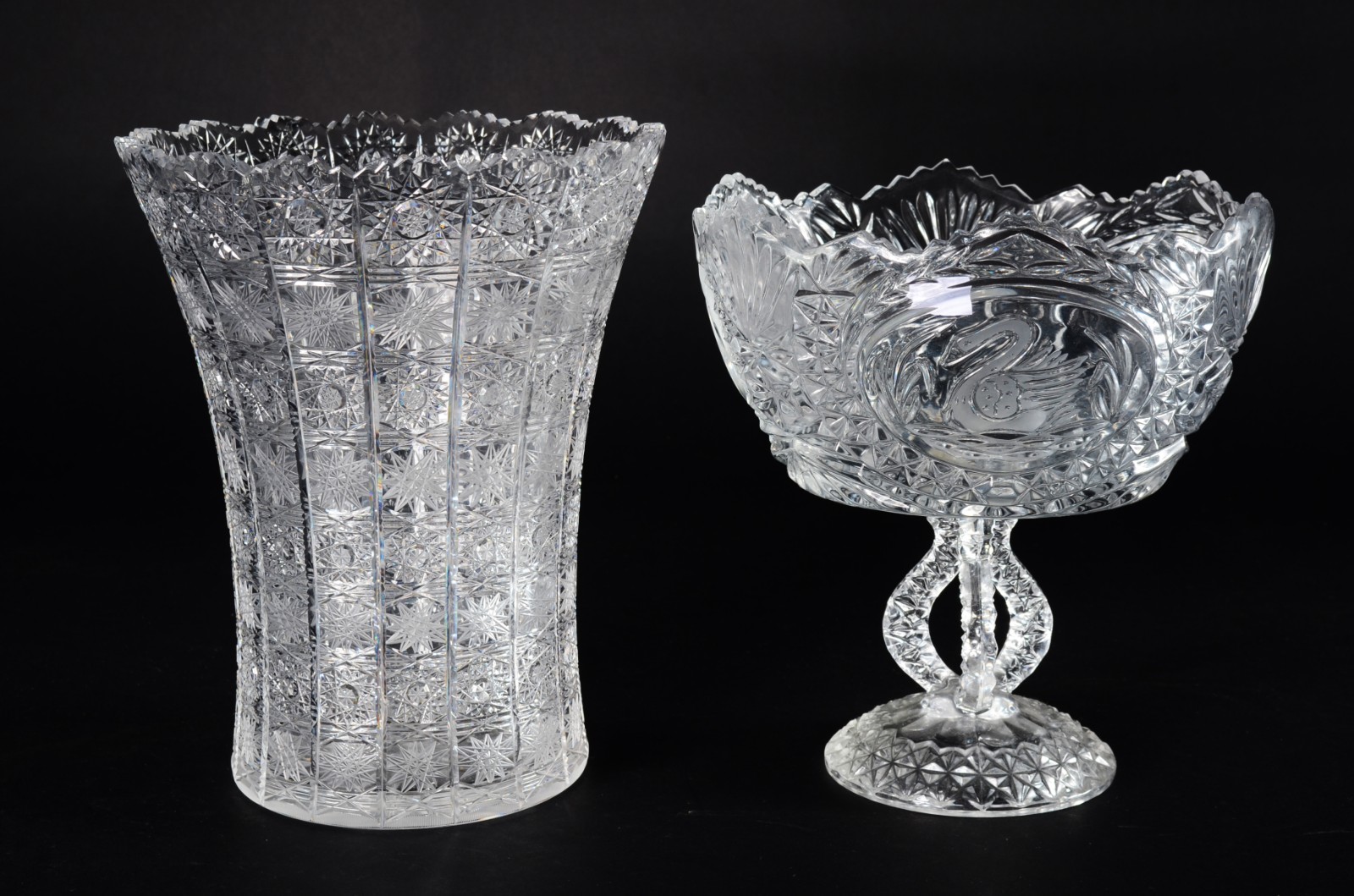 Duas peças de cristal, sendo: fruteira e vaso. - foto 1 de 8