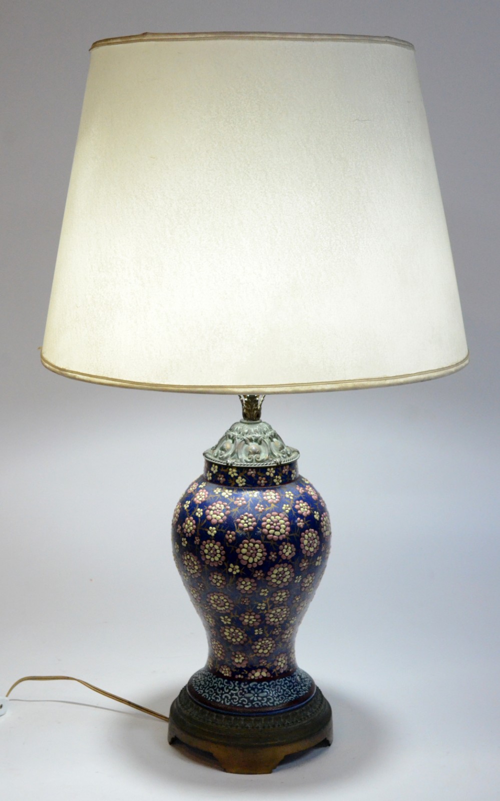 Abatjour de cloisoné oriental decorado com flores em policromia sobre... - foto 4 de 4