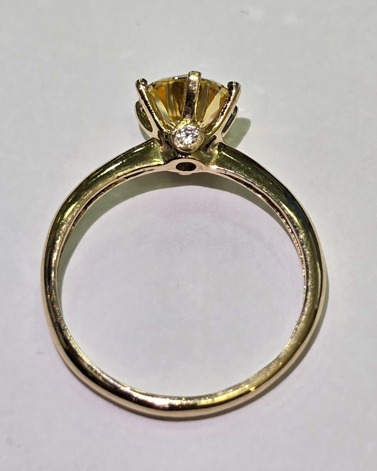 Anel solitário de ouro 18 k., com diamante Moissanite cor Limão com... - foto 2 de 2