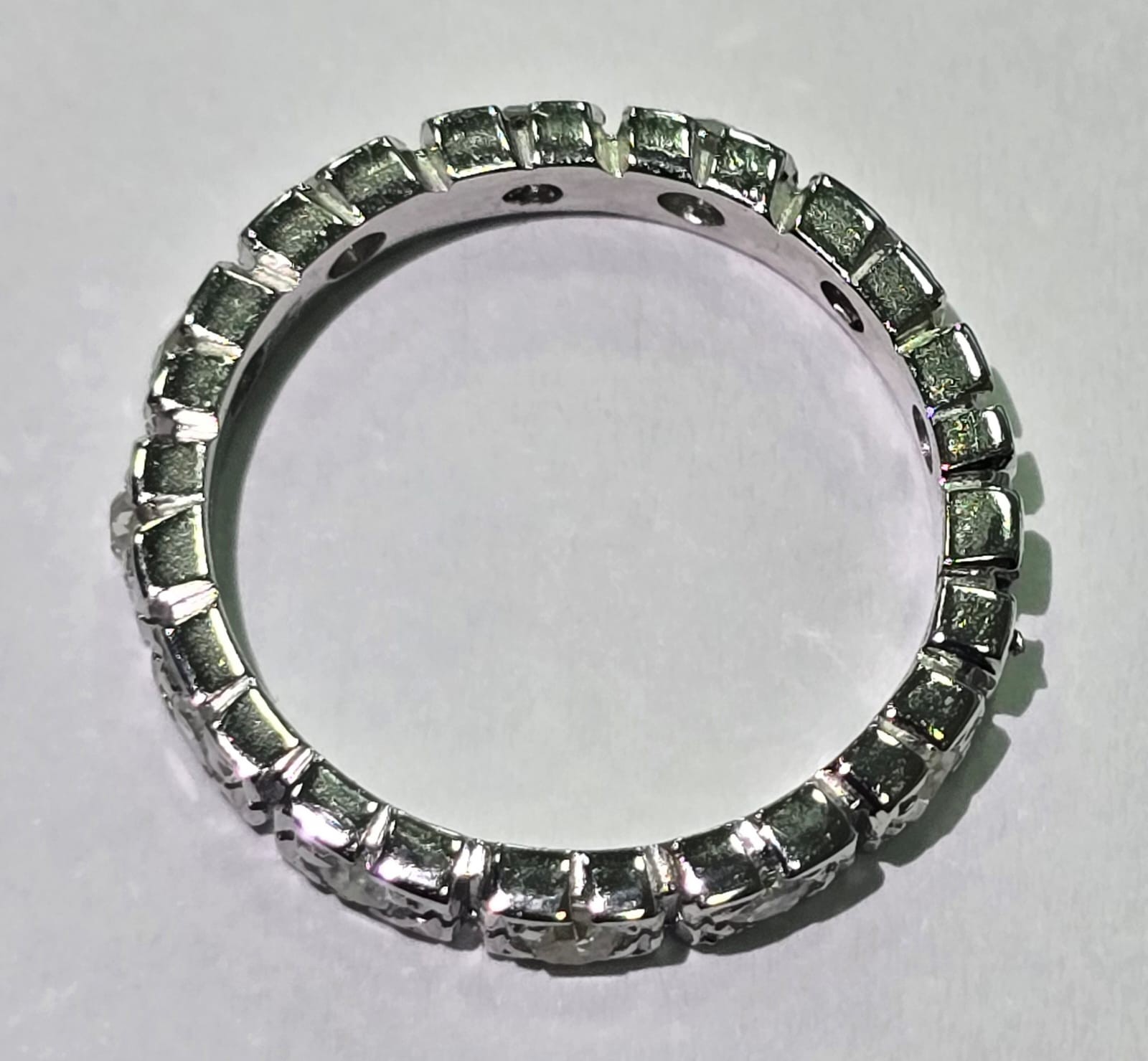 Anel de ouro branco com diamantes de aproximadamente 0,70ct, aro 13... - foto 2 de 2