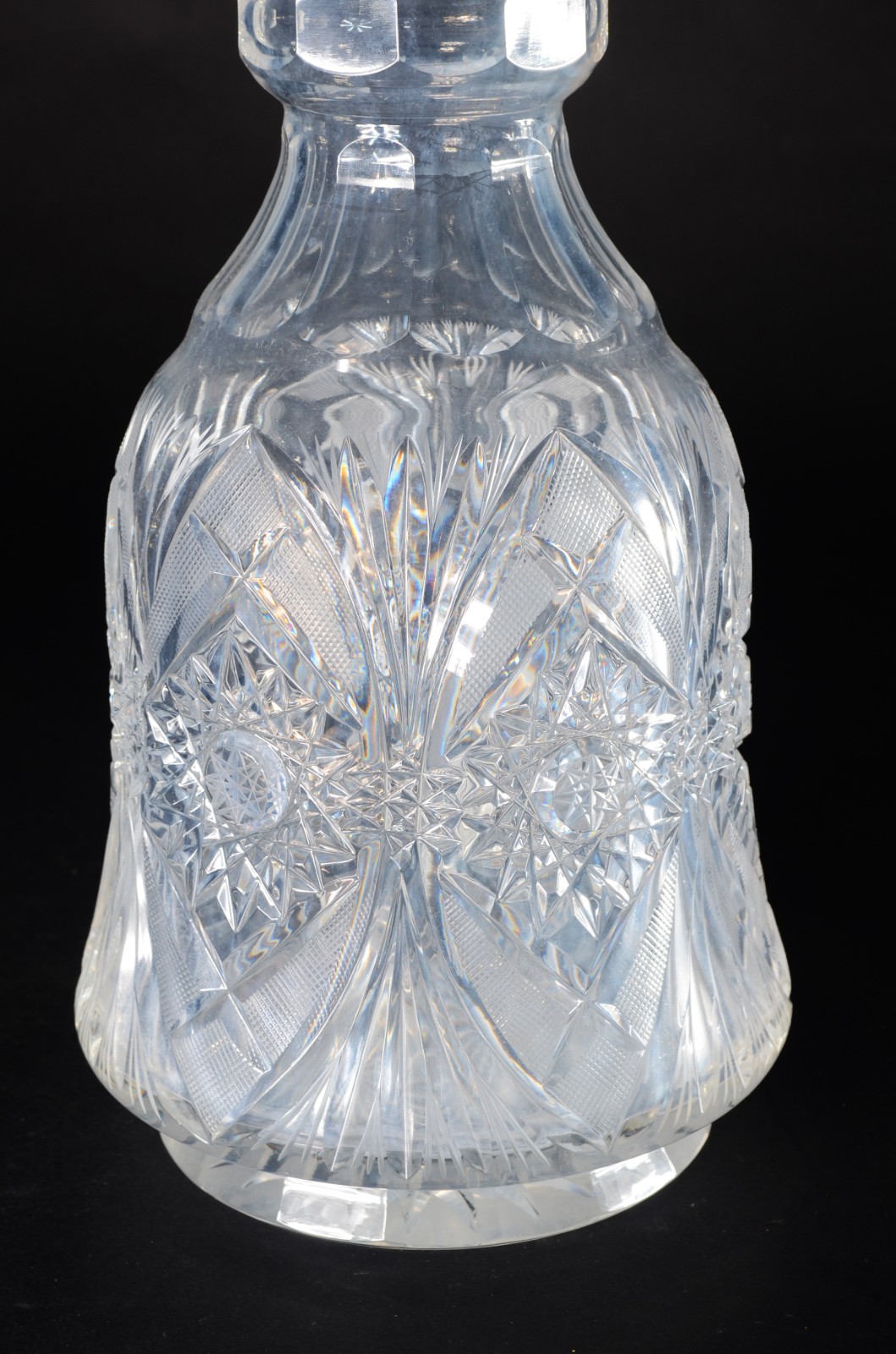 Grande garrafa de cristal tcheco lapidado. Lascado na borda e na... - foto 2 de 9