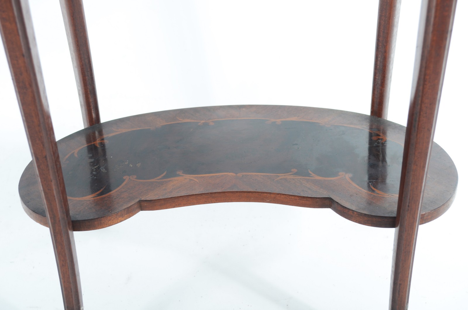 Mesa auxiliar de madeira nobre feitio rim, trabalhada em marqueterie... - foto 4 de 6