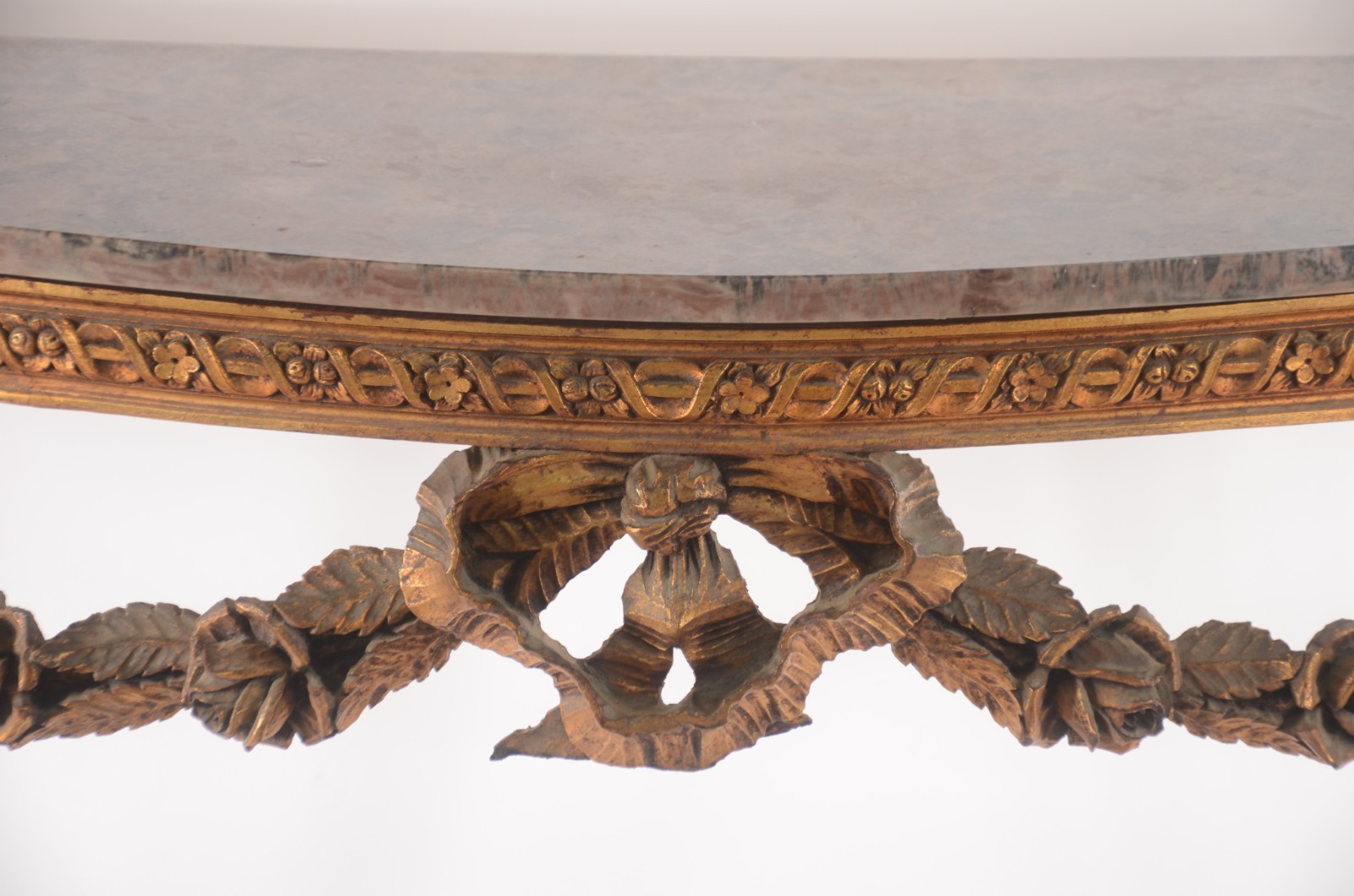 Console de madeira nobre dourada, saia entalhada com guirlandas... - foto 5 de 8