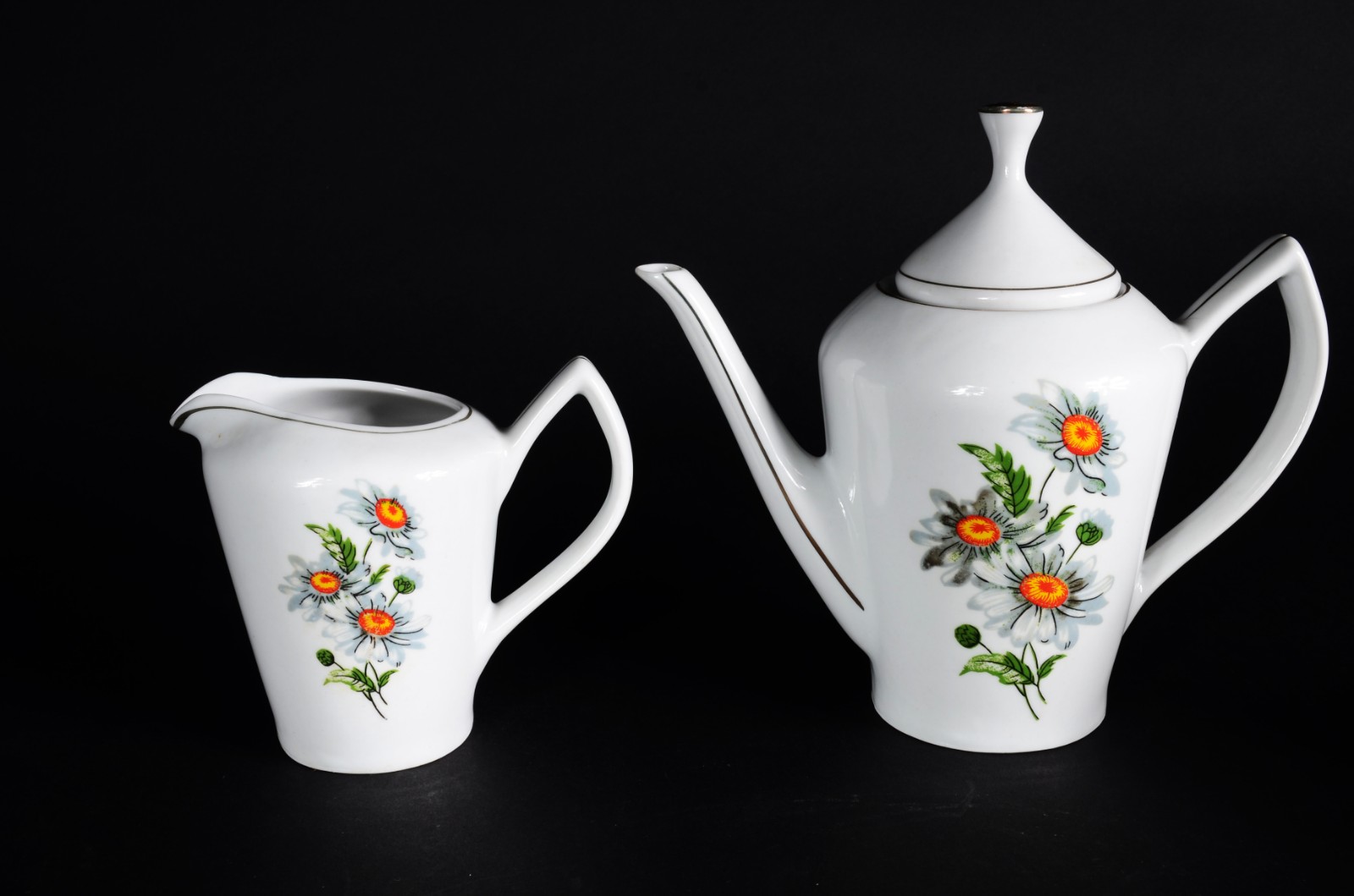 Pequeno serviço para café de porcelana "Pozzani", branca com flor em... - foto 2 de 9