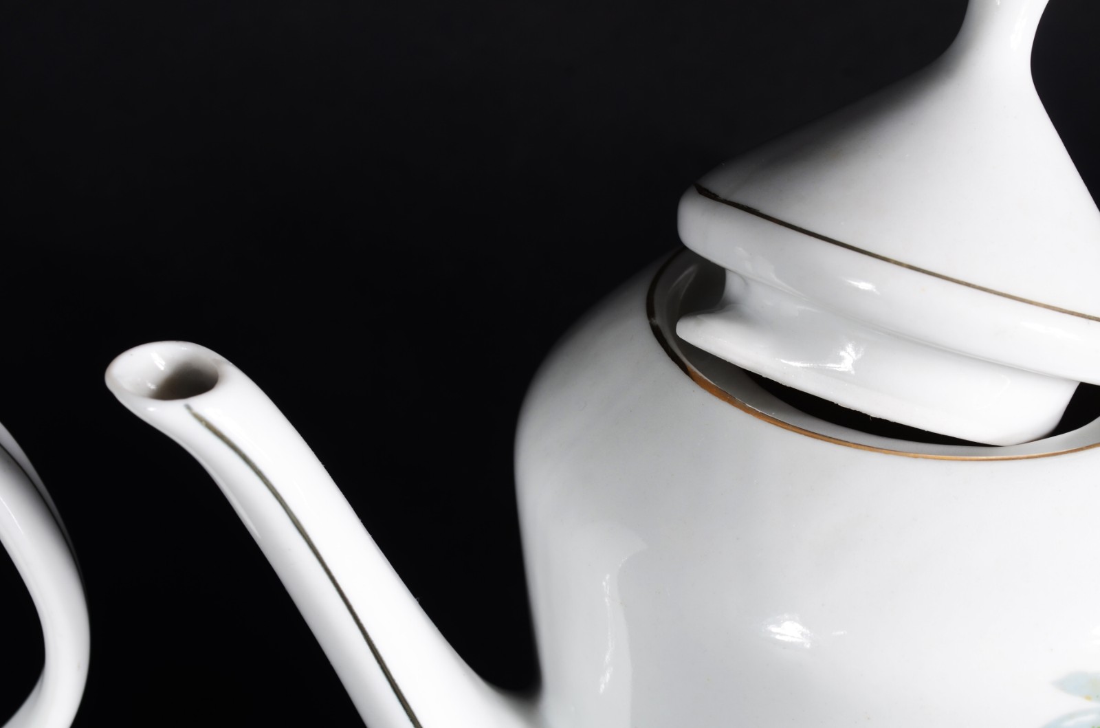 Pequeno serviço para café de porcelana "Pozzani", branca com flor em... - foto 4 de 9