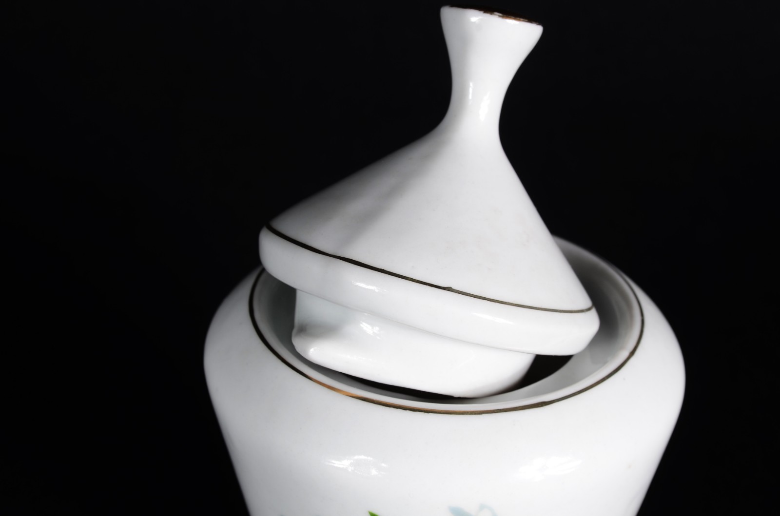 Pequeno serviço para café de porcelana "Pozzani", branca com flor em... - foto 5 de 9