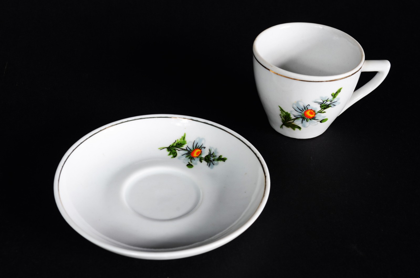 Pequeno serviço para café de porcelana "Pozzani", branca com flor em... - foto 7 de 9