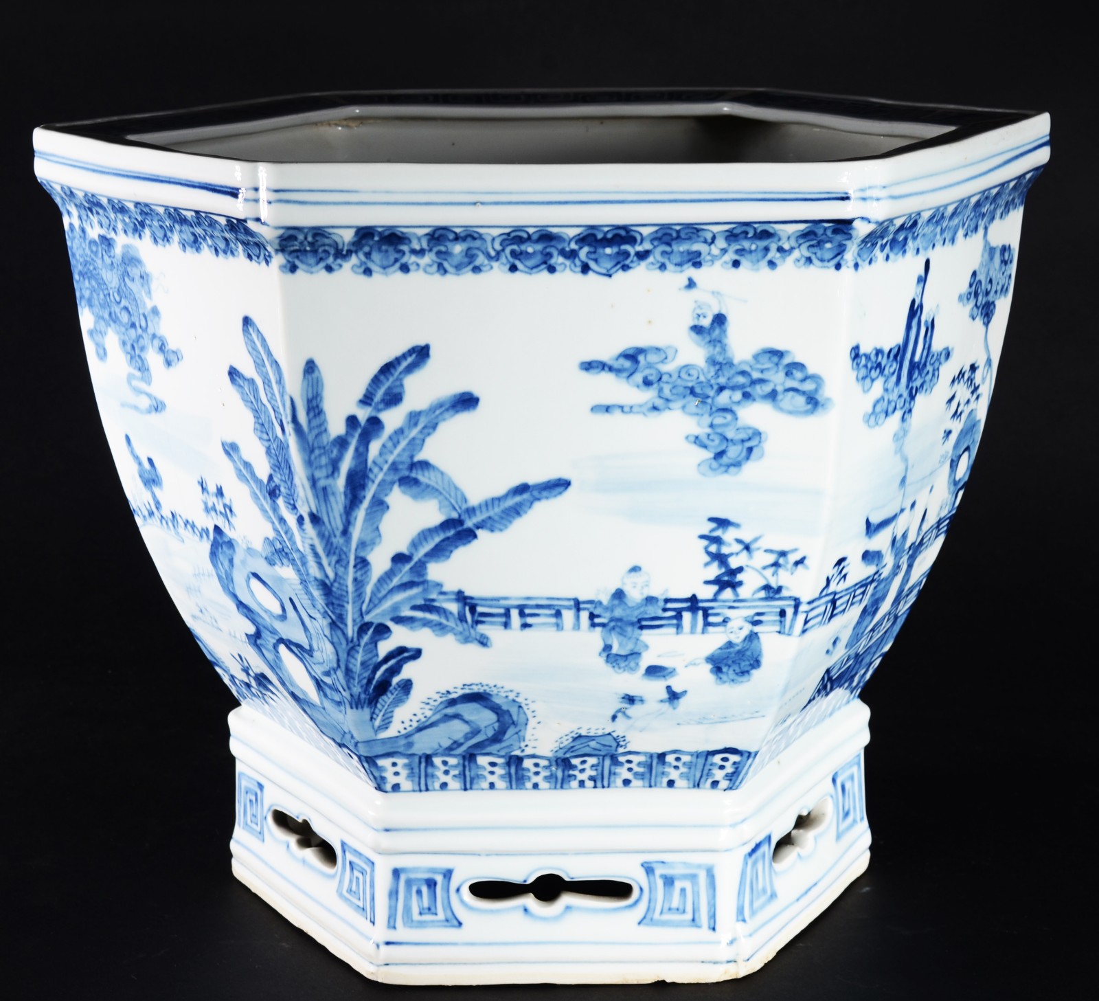 Cachepot de porcelana oriental azul e branca, feitio sextavado. - foto 3 de 8
