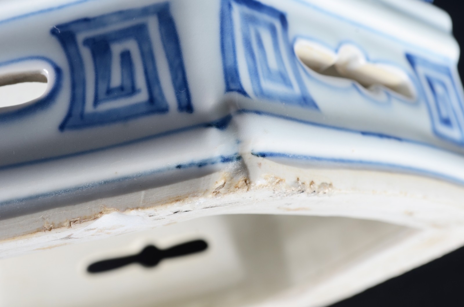 Cachepot de porcelana oriental azul e branca, feitio sextavado. - foto 8 de 8