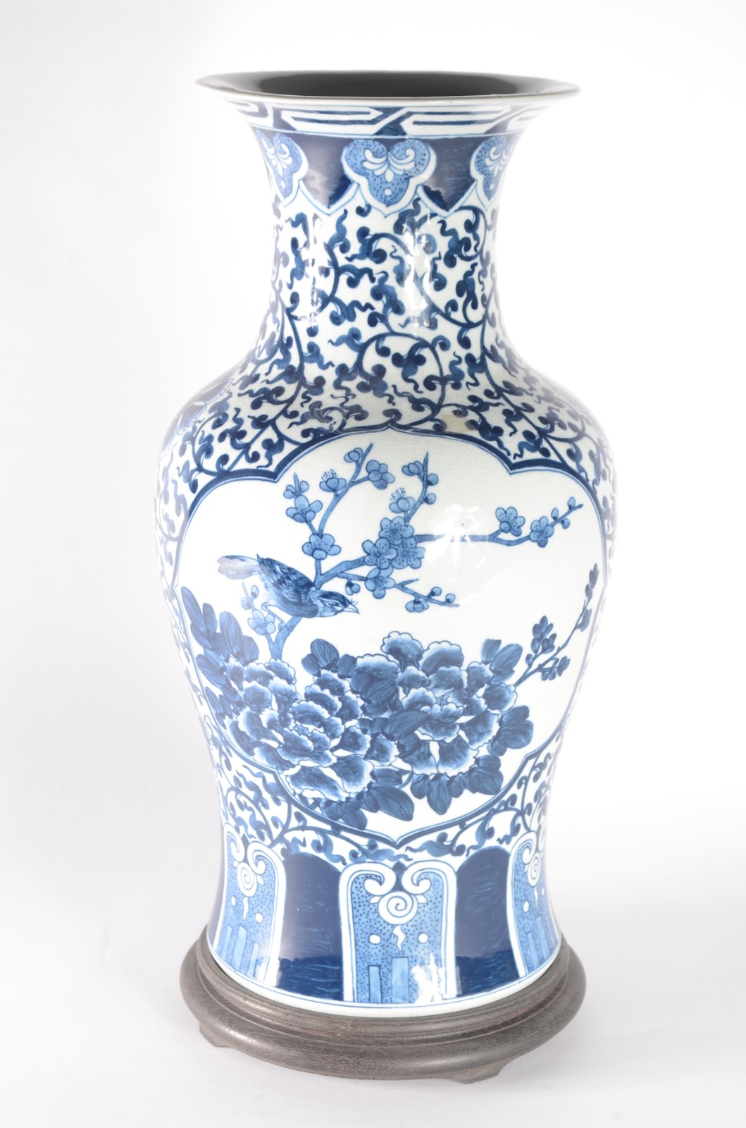 Vaso de porcelana oriental azul e branco, decorada com pássaros e... - foto 1 de 7