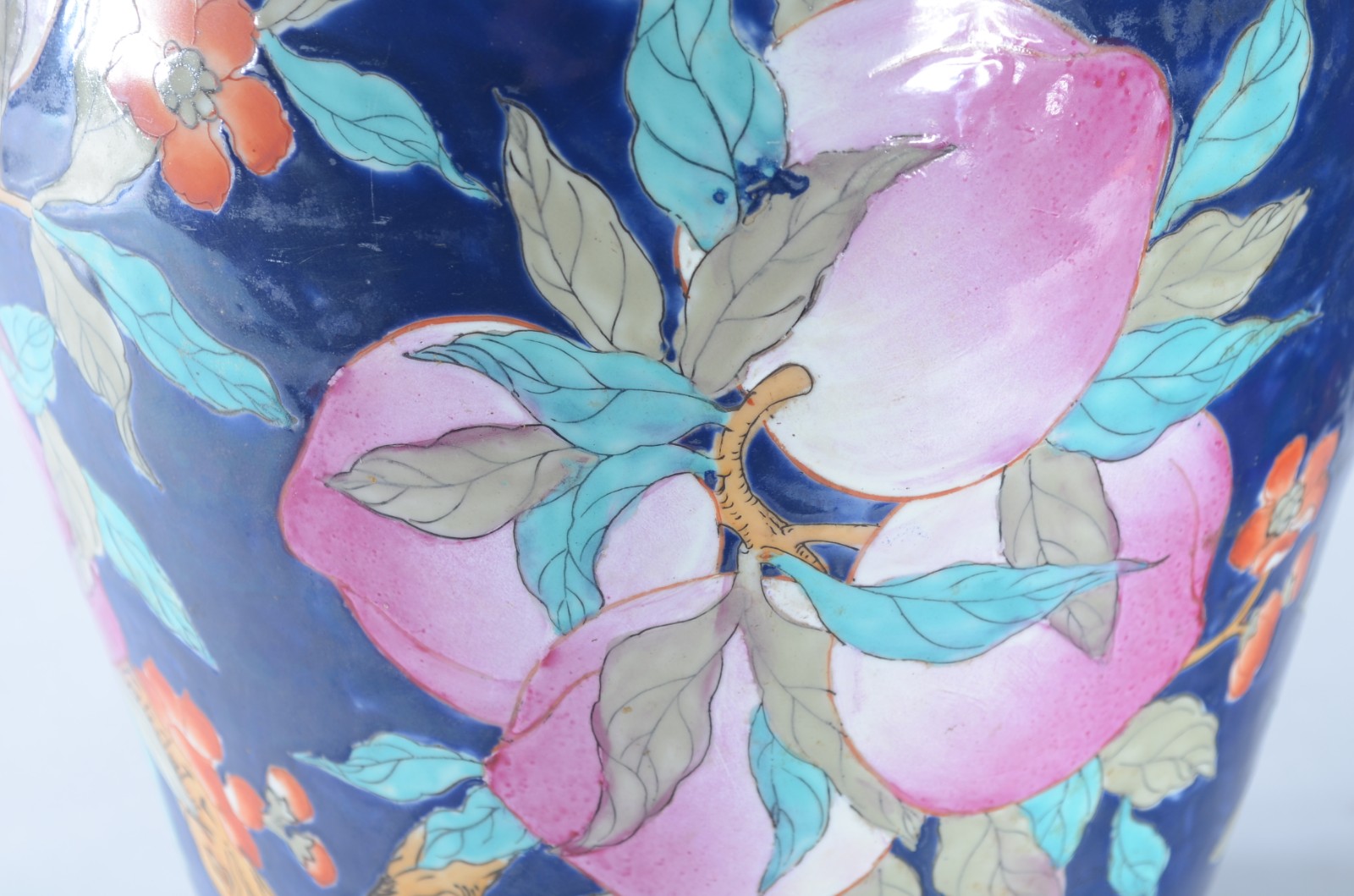 Par potiches de porcelana oriental, pegas da tampa feitio "cão de fó". - foto 8 de 9