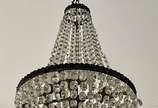Lustre estilo Império de metal e contas de cris... - Lustre estilo Império de metal e contas de cristal lapidado.