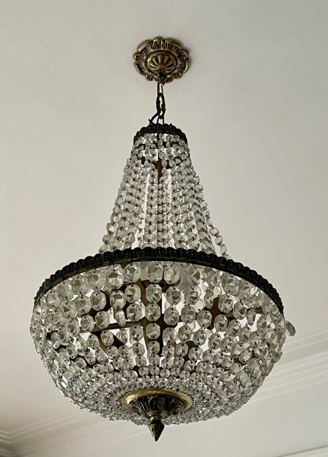 Lustre estilo Império de metal e contas de cristal lapidado. - foto 2 de 5