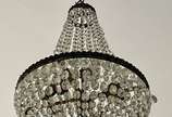 Lustre estilo Império de metal e contas de cris... - Lustre estilo Império de metal e contas de cristal lapidado.