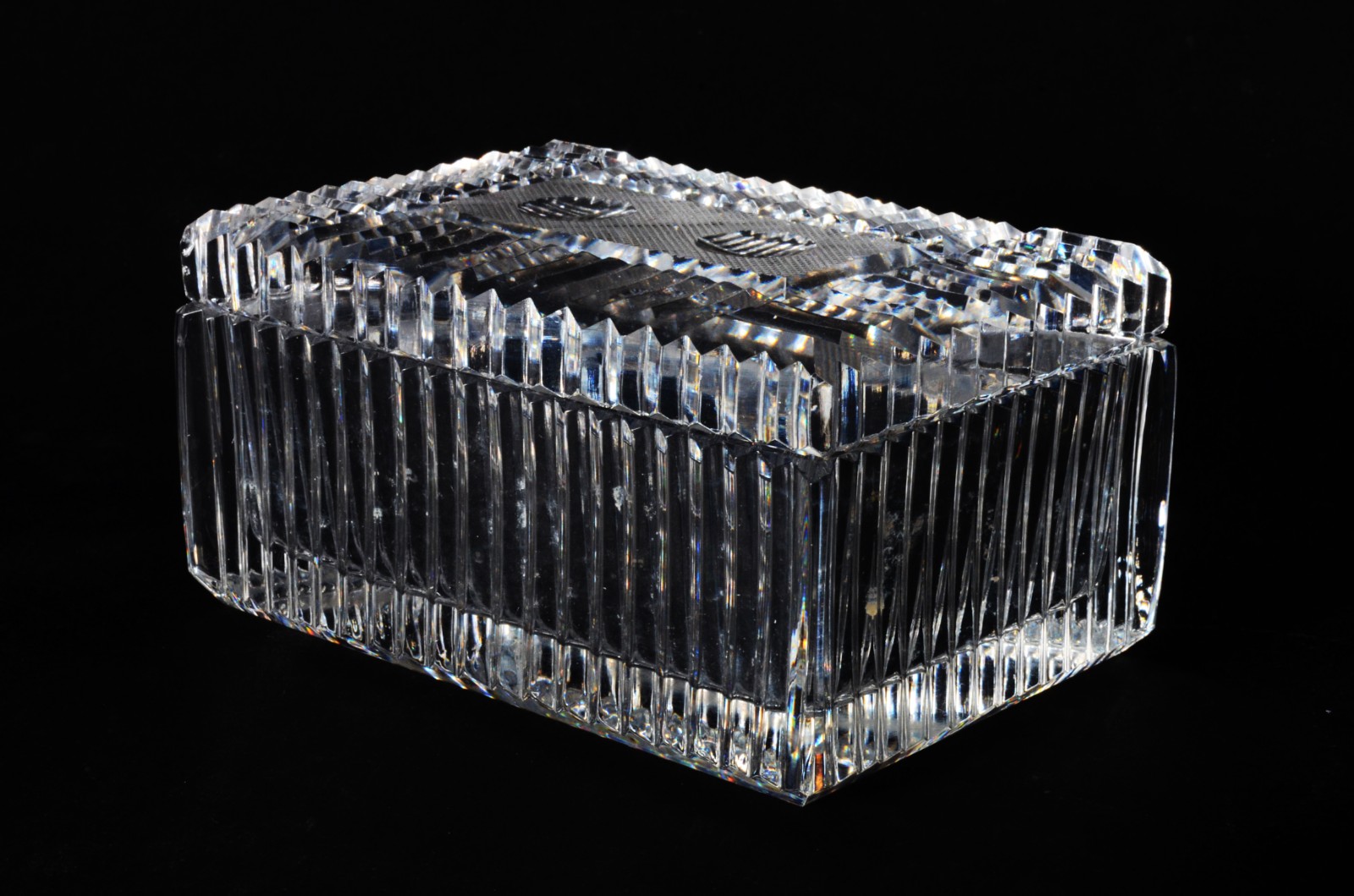 Tres peças de cristal lapidado, sendo: par de vasos franceses; e... - foto 7 de 10