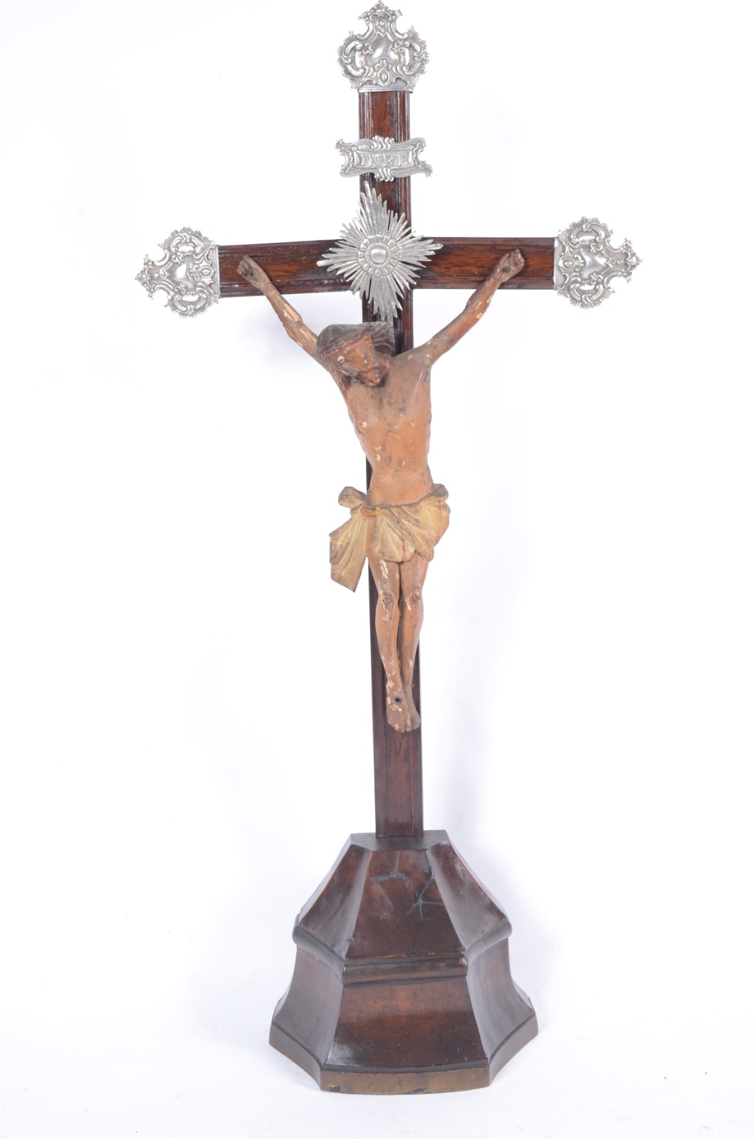 Crucifixo com figura de Cristo esculpida em madeira, policromia e... - foto 1 de 4