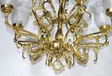 Lustre de metal dourado para 8 luzes, mangas de... - Lustre de metal dourado para 8 luzes, mangas de vidro trabalhado.