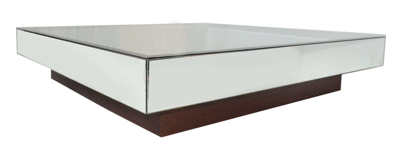 Mesa de centro com tampo de cristal bisotado. Pequena parte quebrada. - foto 1 de 6