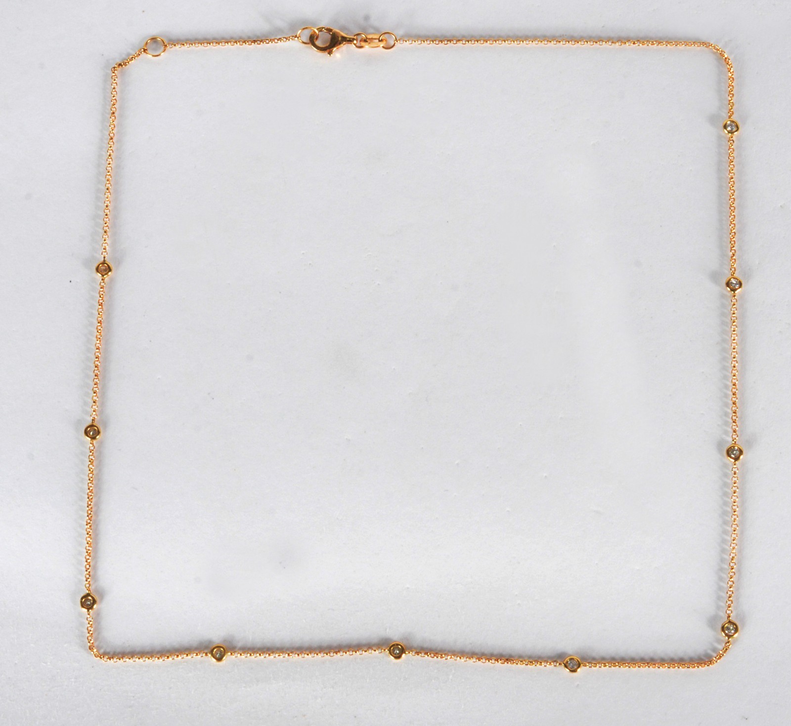 Colar de ouro 18 k., com brilhantes. (Por motivos de segurança a peça... - foto 2 de 5