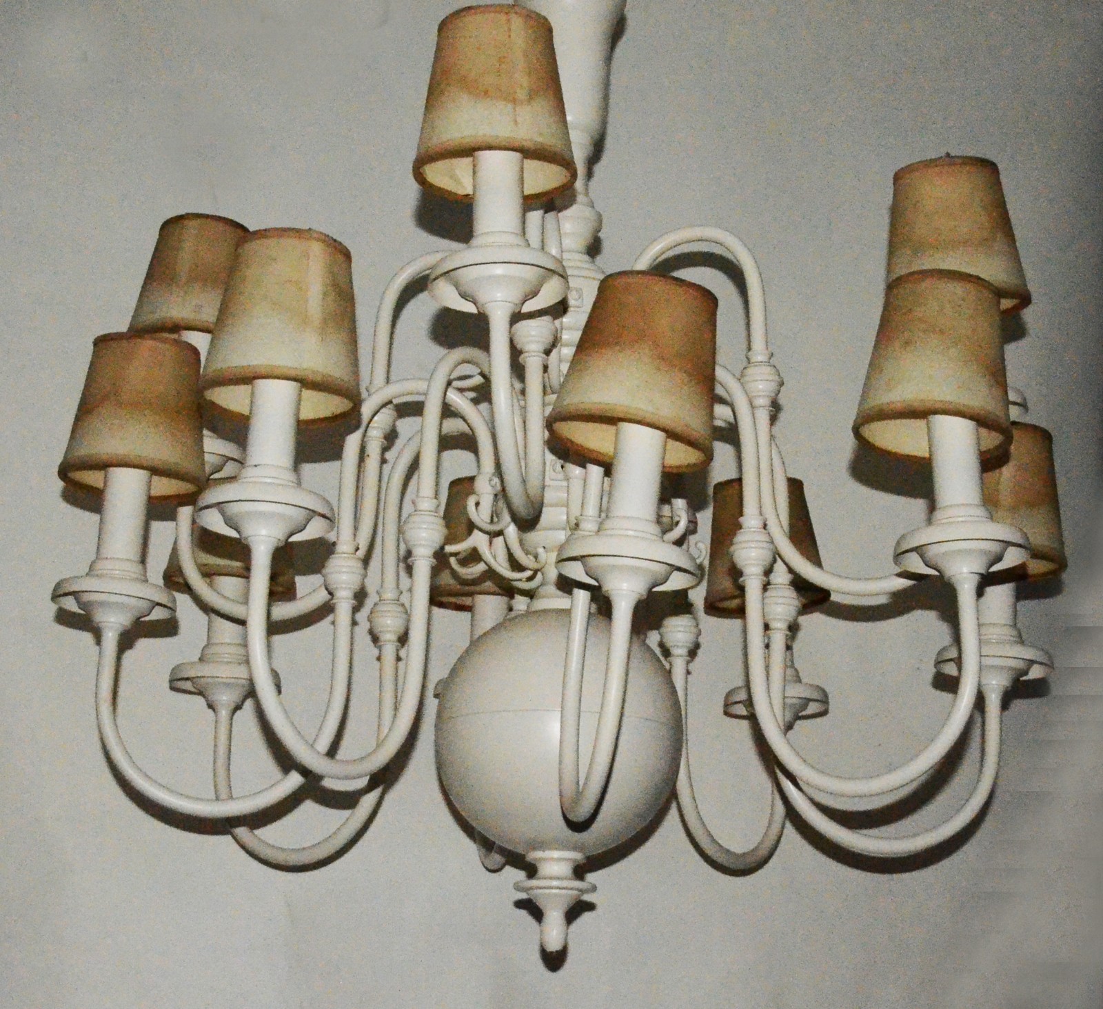 Lustre de metal pintado de branco, estilo holandês para 12 luzes. - foto 2 de 4