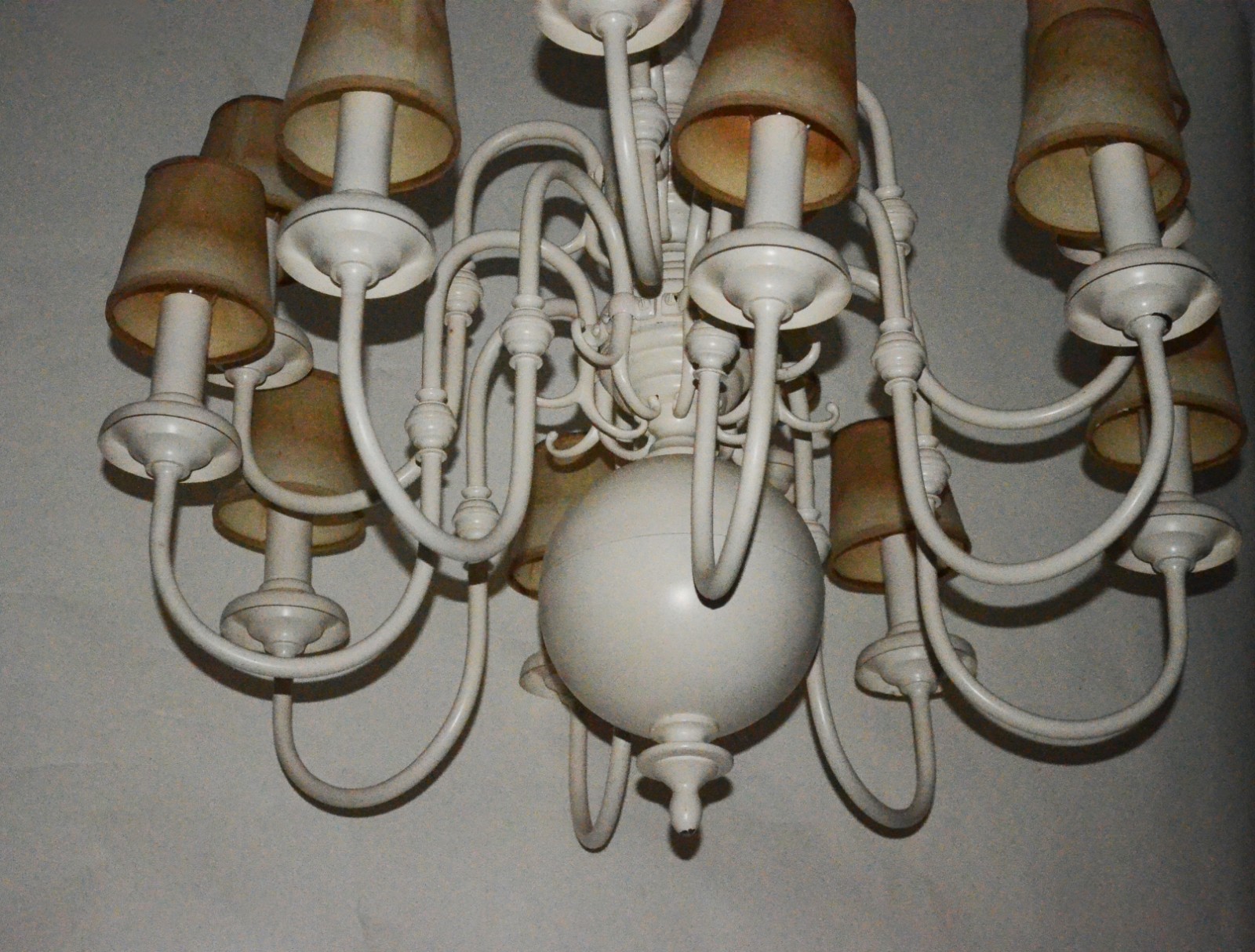 Lustre de metal pintado de branco, estilo holandês para 12 luzes. - foto 4 de 4