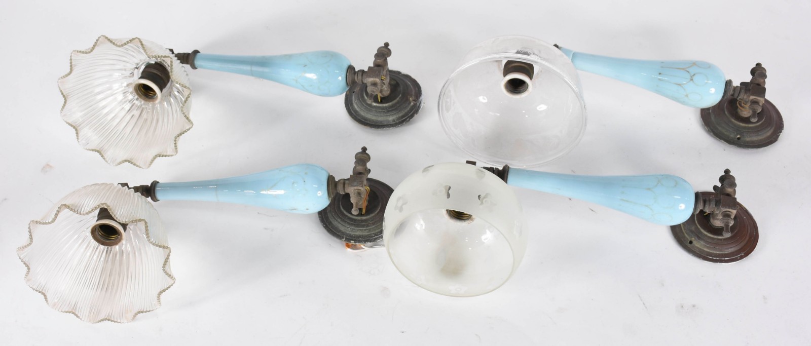 Quatro apliques de vidro opalinado azul, adaptado para energia... - foto 1 de 3