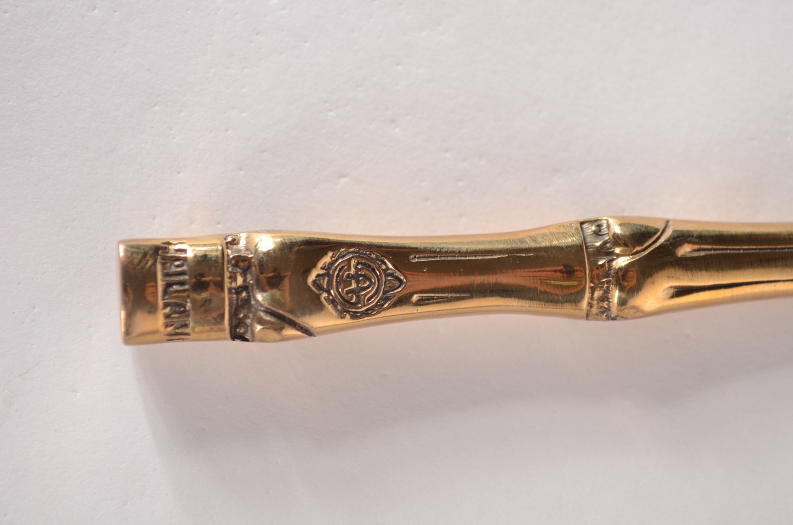 Faqueiro dourado "Tailand", composto de: 12 garfos, 14 facas, 12... - foto 5 de 7