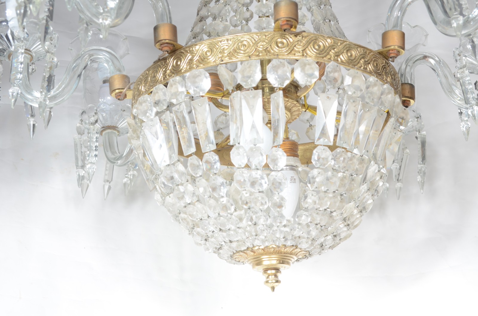 Lustre para 8 luzes de cristal com mangas, contas e pingentes... - foto 2 de 6