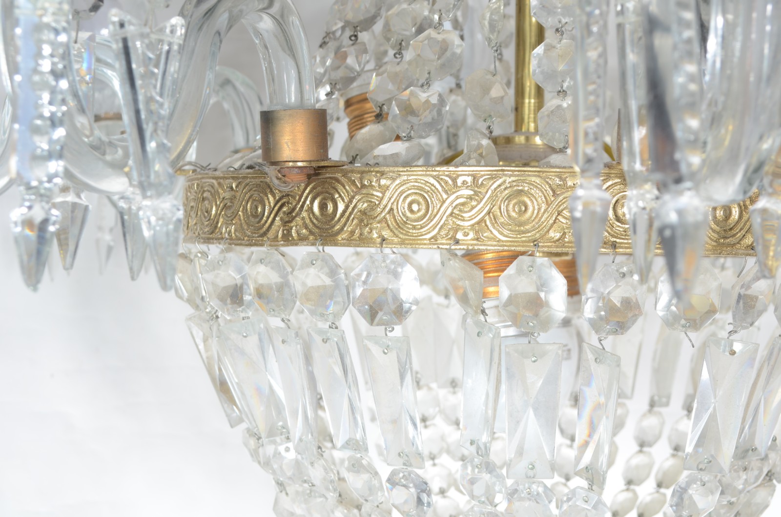 Lustre para 8 luzes de cristal com mangas, contas e pingentes... - foto 5 de 6