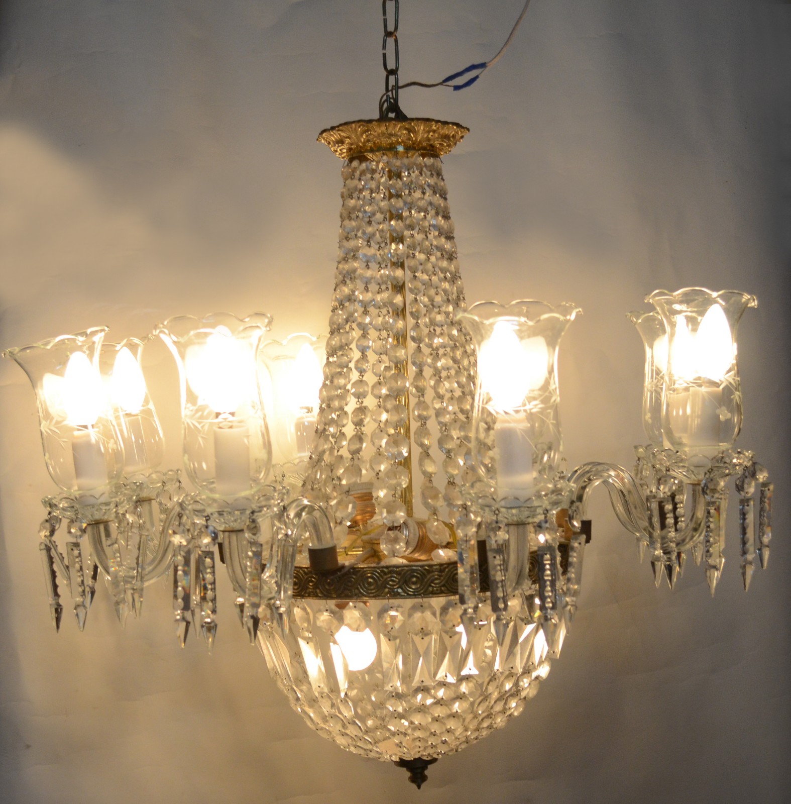 Lustre para 8 luzes de cristal com mangas, contas e pingentes... - foto 6 de 6