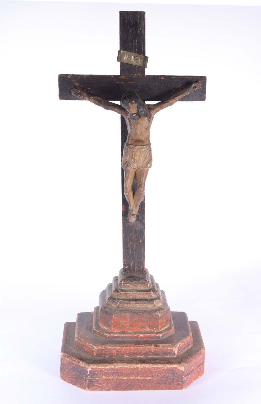 Antigo crucifixo de madeira com figura de Cristo entalhada e... - foto 1 de 5