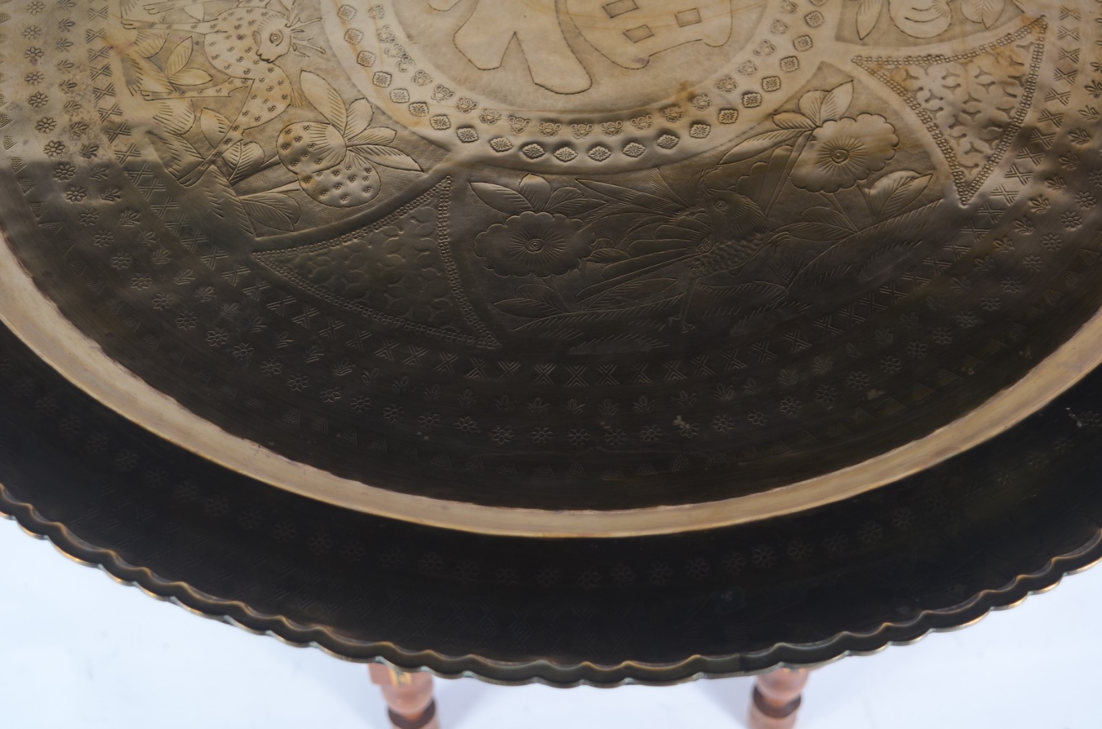 Mesa oriental de Hong Kong com tampo na forma de bandeja redonda de... - foto 4 de 11
