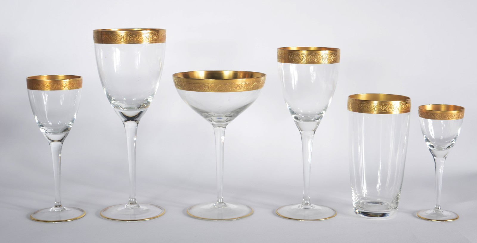 Elegante serviço de cristal tcheco, borda com tarja dourada lavrada... - foto 2 de 8