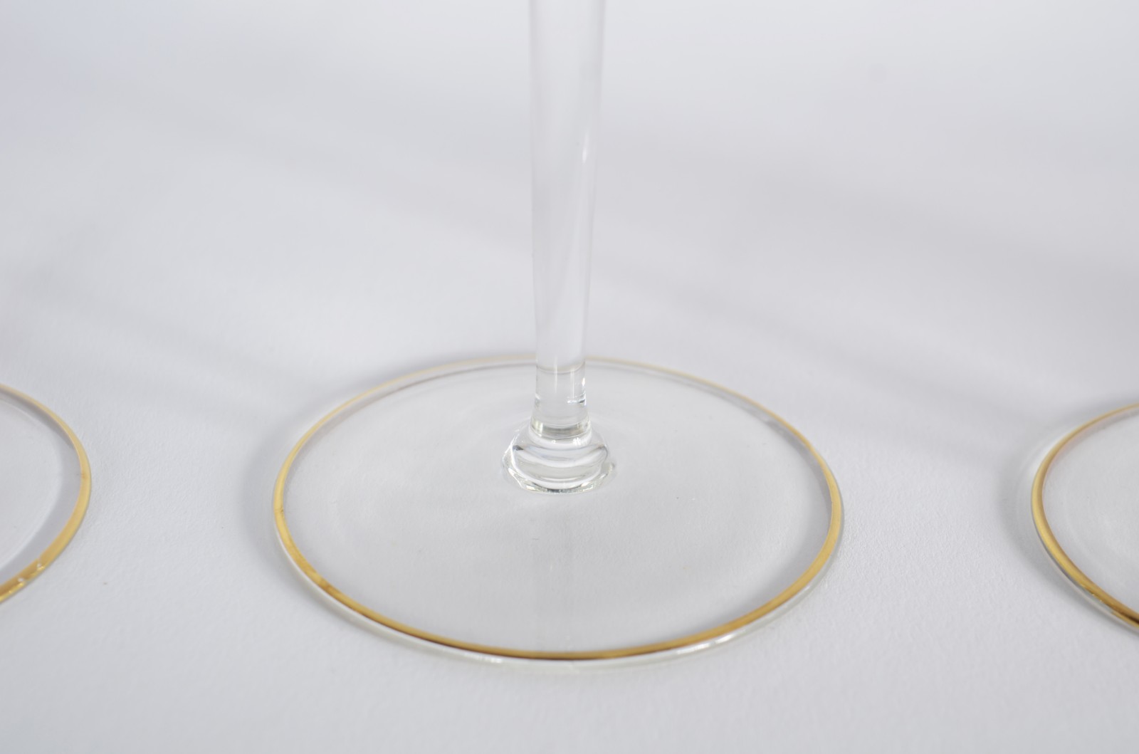 Elegante serviço de cristal tcheco, borda com tarja dourada lavrada... - foto 4 de 8