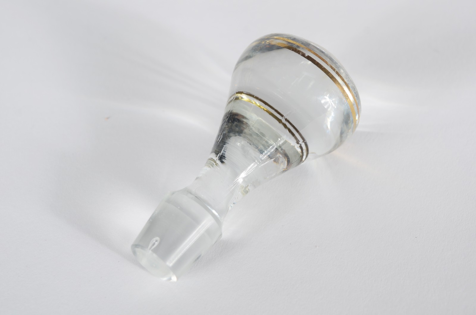 Elegante serviço de cristal tcheco, borda com tarja dourada lavrada... - foto 6 de 8