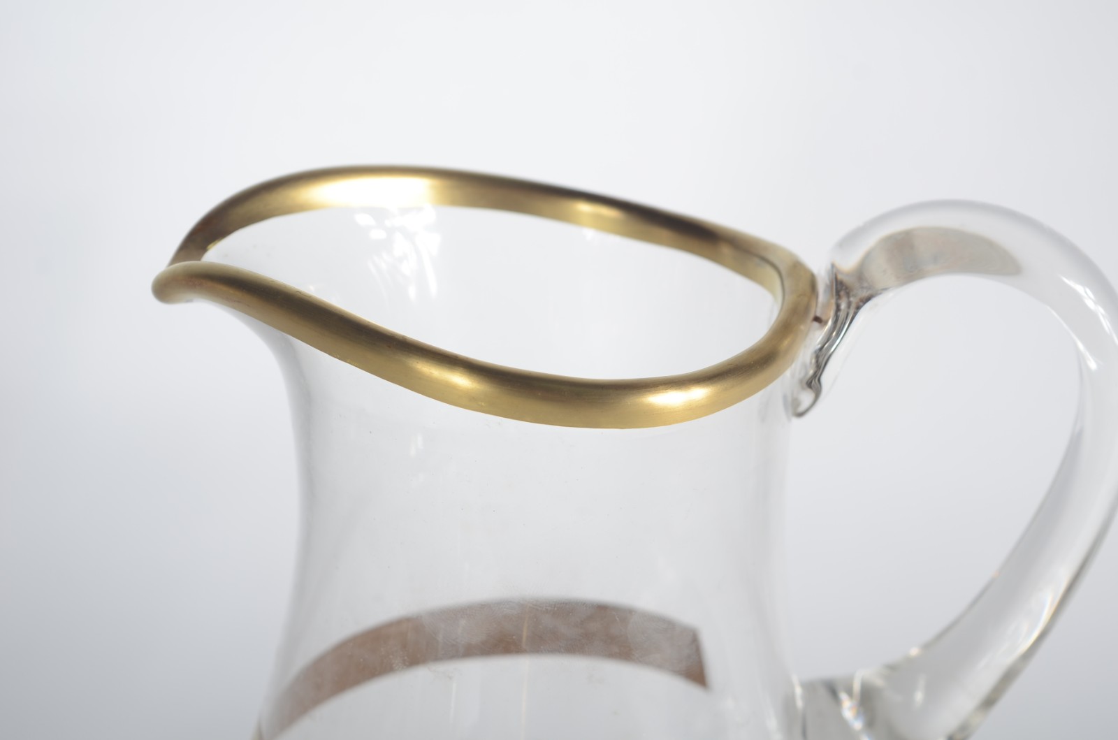 Elegante serviço de cristal tcheco, borda com tarja dourada lavrada... - foto 8 de 8