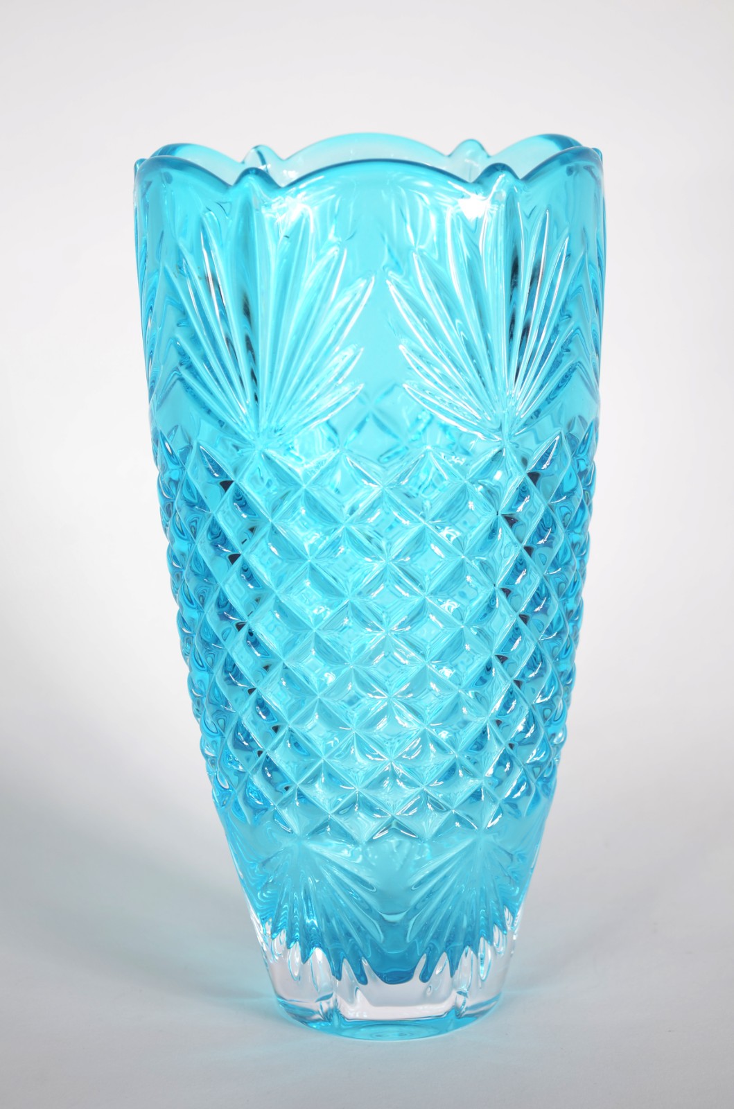 Vaso decorativo de vidro azul trabalhado. - foto 1 de 5