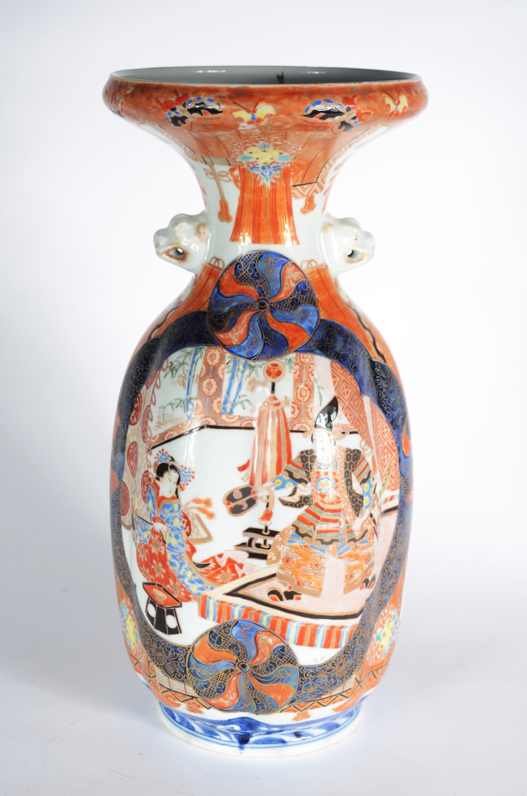 Vaso em porcelana japonesa, de formato balaústre, decorado em... - foto 1 de 6