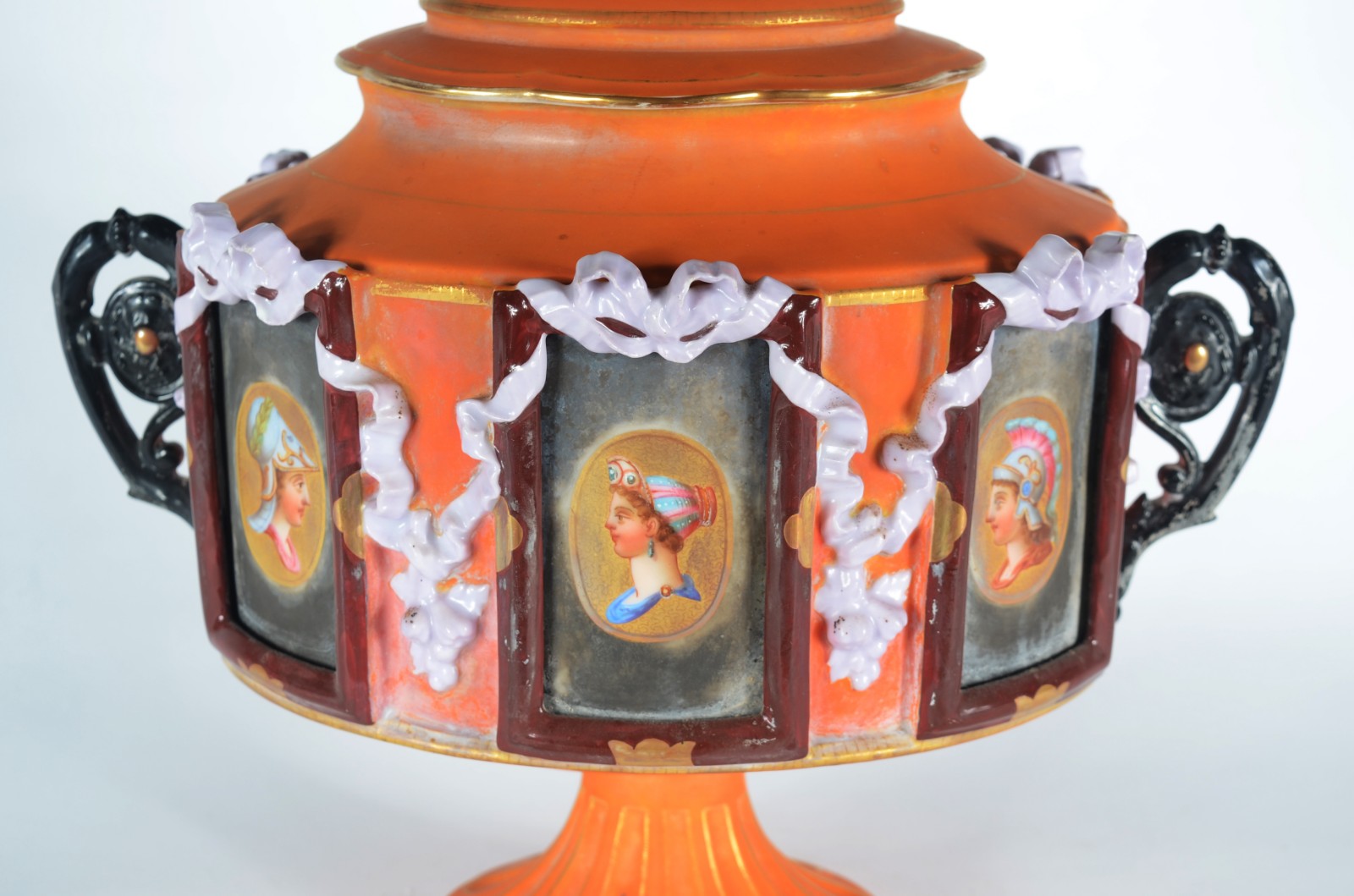 Ânfora de porcelana francesa Velho Paris, decorada com pequenos... - foto 2 de 9