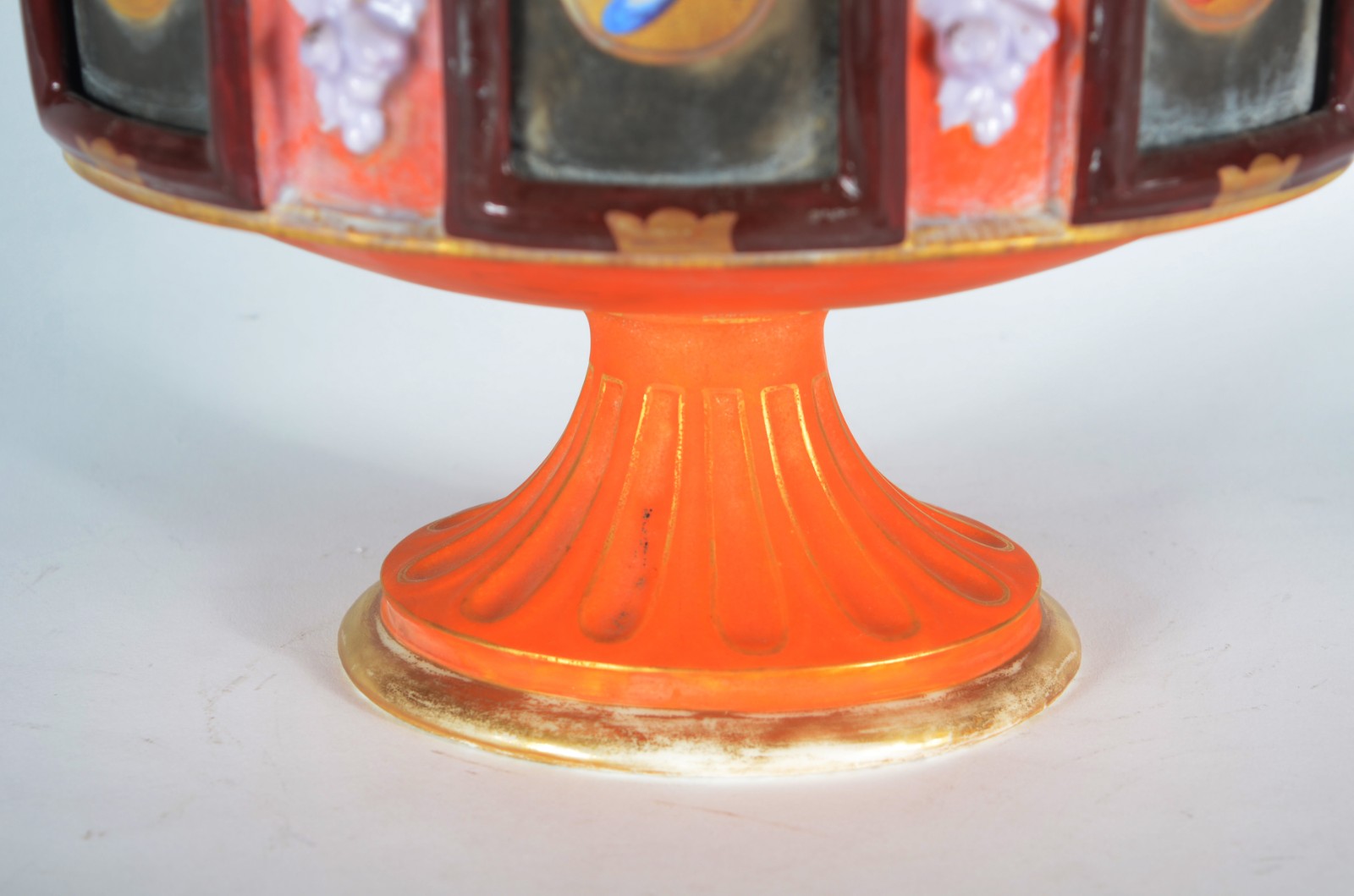 Ânfora de porcelana francesa Velho Paris, decorada com pequenos... - foto 3 de 9